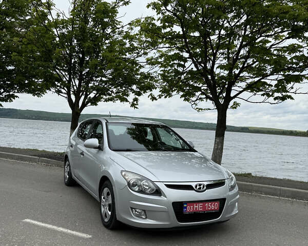 Серый Хендай i30, объемом двигателя 1.59 л и пробегом 173 тыс. км за 5950 $, фото 1 на Automoto.ua