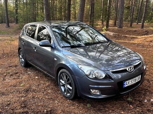 Серый Хендай i30, объемом двигателя 1.4 л и пробегом 242 тыс. км за 4700 $, фото 1 на Automoto.ua