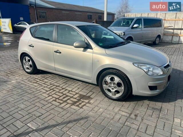 Серый Хендай i30, объемом двигателя 1.4 л и пробегом 196 тыс. км за 6300 $, фото 1 на Automoto.ua