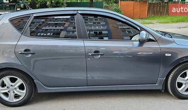 Серый Хендай i30, объемом двигателя 1.59 л и пробегом 230 тыс. км за 7800 $, фото 1 на Automoto.ua