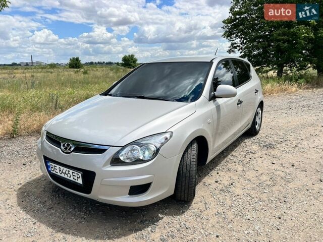 Серый Хендай i30, объемом двигателя 1.58 л и пробегом 215 тыс. км за 6700 $, фото 1 на Automoto.ua