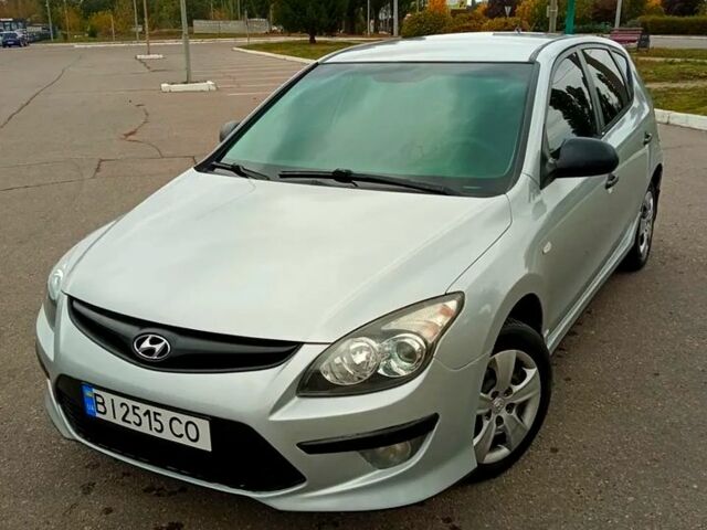 Серый Хендай i30, объемом двигателя 1.6 л и пробегом 260 тыс. км за 6000 $, фото 1 на Automoto.ua