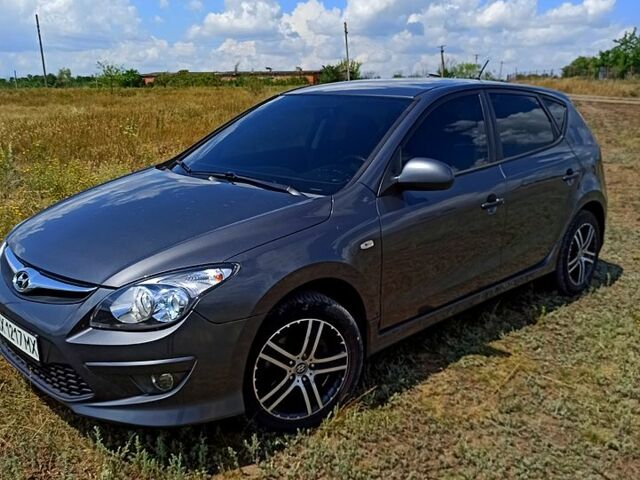 Сірий Хендай i30, об'ємом двигуна 1.4 л та пробігом 176 тис. км за 6600 $, фото 1 на Automoto.ua