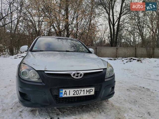 Серый Хендай i30, объемом двигателя 1.6 л и пробегом 212 тыс. км за 4800 $, фото 1 на Automoto.ua