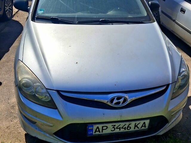 Серый Хендай i30, объемом двигателя 1.4 л и пробегом 208 тыс. км за 5500 $, фото 1 на Automoto.ua