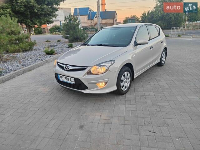 Серый Хендай i30, объемом двигателя 1.6 л и пробегом 170 тыс. км за 6900 $, фото 1 на Automoto.ua