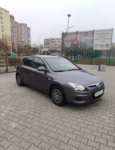 Серый Хендай i30, объемом двигателя 1.4 л и пробегом 162 тыс. км за 7000 $, фото 1 на Automoto.ua
