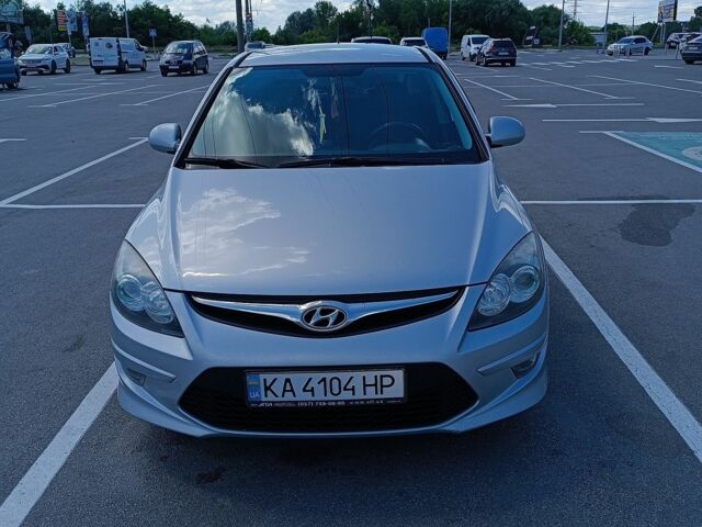Серый Хендай i30, объемом двигателя 1.6 л и пробегом 204 тыс. км за 7400 $, фото 1 на Automoto.ua