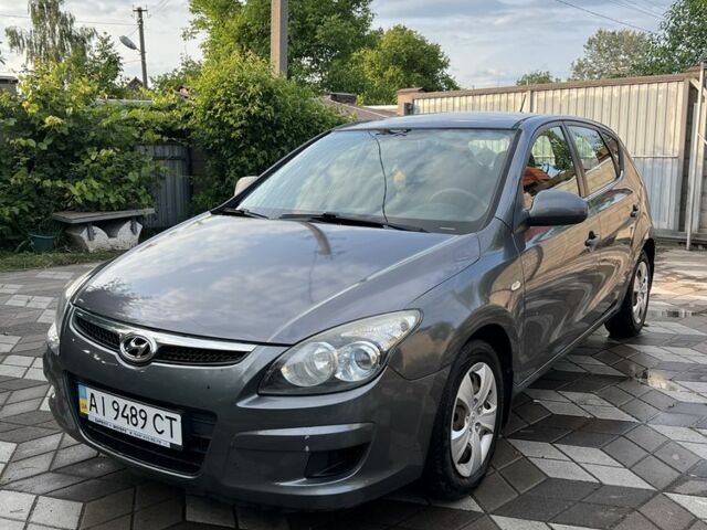 Серый Хендай i30, объемом двигателя 1.6 л и пробегом 162 тыс. км за 7500 $, фото 1 на Automoto.ua