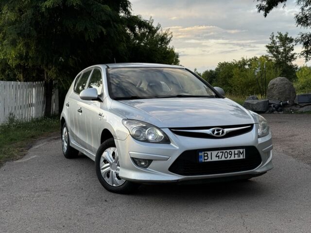Серый Хендай i30, объемом двигателя 1.6 л и пробегом 250 тыс. км за 4999 $, фото 1 на Automoto.ua