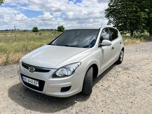 Сірий Хендай i30, об'ємом двигуна 1.6 л та пробігом 215 тис. км за 6700 $, фото 1 на Automoto.ua