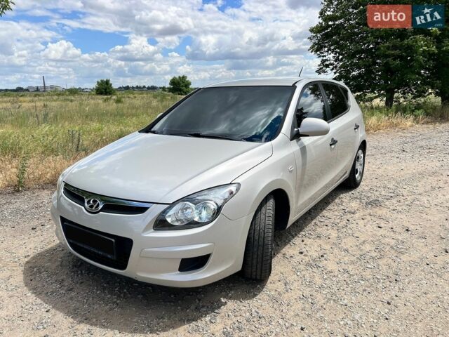 Сірий Хендай i30, об'ємом двигуна 1.6 л та пробігом 217 тис. км за 6300 $, фото 1 на Automoto.ua