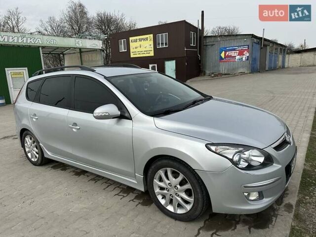 Серый Хендай i30, объемом двигателя 1.6 л и пробегом 288 тыс. км за 5500 $, фото 1 на Automoto.ua