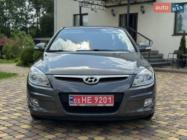 Серый Хендай i30, объемом двигателя 1.6 л и пробегом 172 тыс. км за 9300 $, фото 1 на Automoto.ua