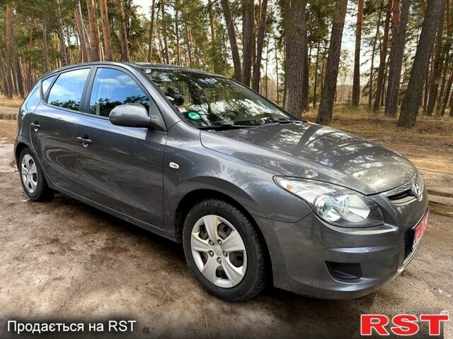 Серый Хендай i30, объемом двигателя 1.4 л и пробегом 175 тыс. км за 5450 $, фото 1 на Automoto.ua
