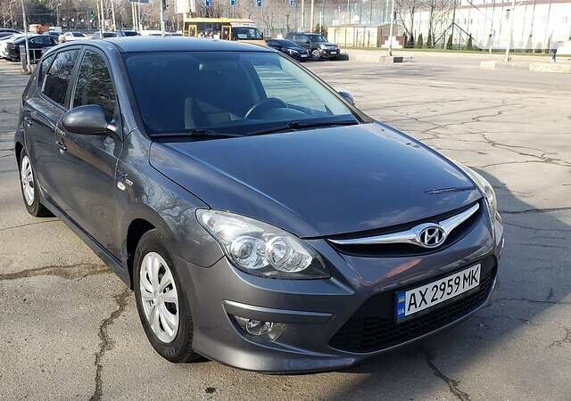 Серый Хендай i30, объемом двигателя 1.4 л и пробегом 125 тыс. км за 5900 $, фото 1 на Automoto.ua