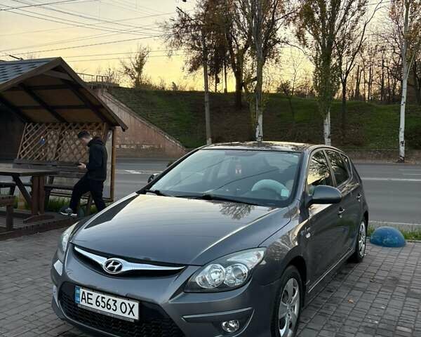 Серый Хендай i30, объемом двигателя 1.4 л и пробегом 222 тыс. км за 6000 $, фото 1 на Automoto.ua