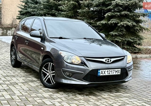Серый Хендай i30, объемом двигателя 1.4 л и пробегом 160 тыс. км за 5400 $, фото 1 на Automoto.ua