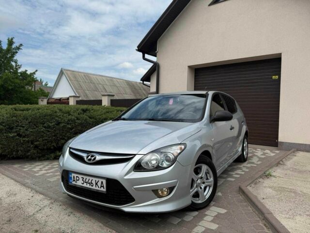 Серый Хендай i30, объемом двигателя 1.4 л и пробегом 200 тыс. км за 5900 $, фото 1 на Automoto.ua