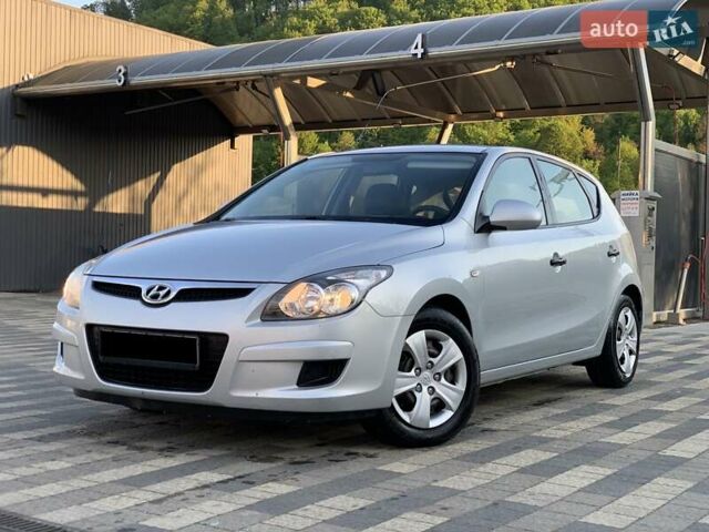 Серый Хендай i30, объемом двигателя 1.6 л и пробегом 203 тыс. км за 5750 $, фото 1 на Automoto.ua