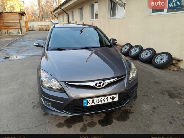 Серый Хендай i30, объемом двигателя 1.4 л и пробегом 178 тыс. км за 7500 $, фото 1 на Automoto.ua