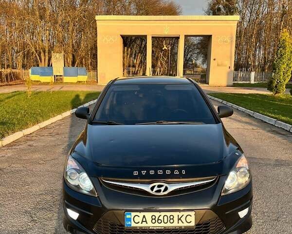 Серый Хендай i30, объемом двигателя 1.4 л и пробегом 228 тыс. км за 6500 $, фото 1 на Automoto.ua