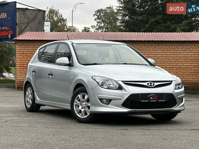 Серый Хендай i30, объемом двигателя 1.4 л и пробегом 126 тыс. км за 7400 $, фото 1 на Automoto.ua