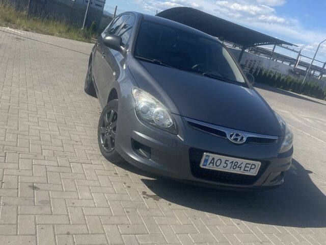 Серый Хендай i30, объемом двигателя 1.4 л и пробегом 161 тыс. км за 5514 $, фото 1 на Automoto.ua
