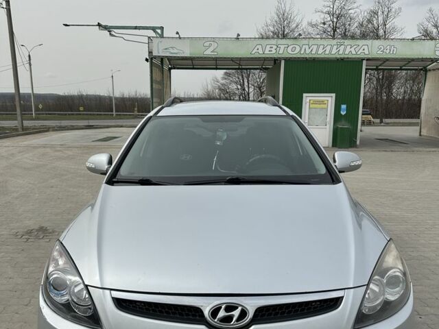 Серый Хендай i30, объемом двигателя 1.6 л и пробегом 288 тыс. км за 5500 $, фото 1 на Automoto.ua