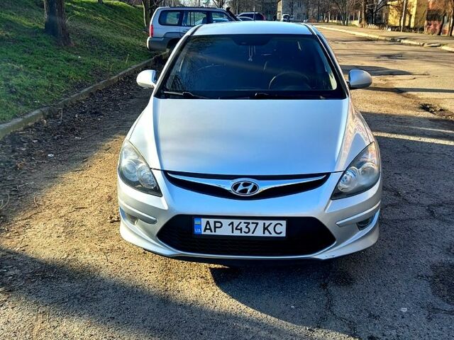 Сірий Хендай i30, об'ємом двигуна 1.4 л та пробігом 135 тис. км за 6200 $, фото 1 на Automoto.ua