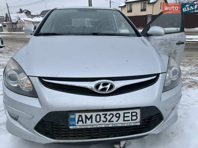 Сірий Хендай i30, об'ємом двигуна 1.4 л та пробігом 189 тис. км за 2999 $, фото 1 на Automoto.ua