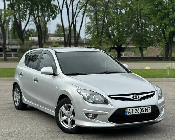 Сірий Хендай i30, об'ємом двигуна 1.4 л та пробігом 188 тис. км за 6500 $, фото 1 на Automoto.ua