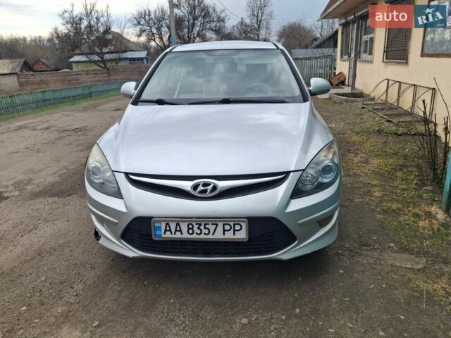 Сірий Хендай i30, об'ємом двигуна 1.4 л та пробігом 300 тис. км за 5500 $, фото 1 на Automoto.ua