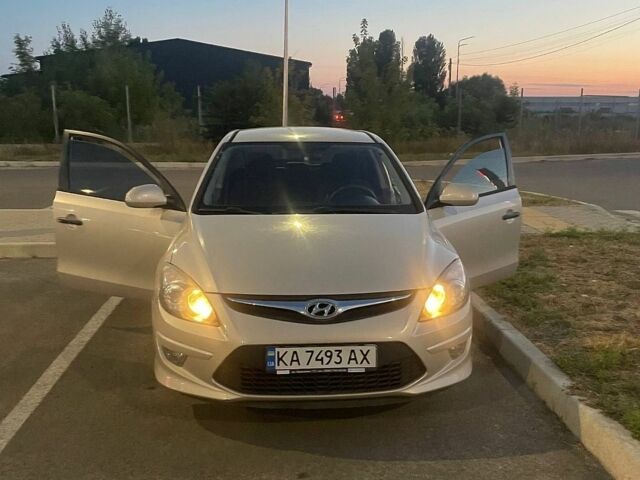 Серый Хендай i30, объемом двигателя 1.4 л и пробегом 173 тыс. км за 7000 $, фото 1 на Automoto.ua