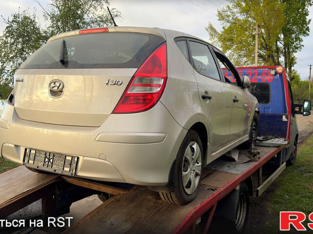Сірий Хендай i30, об'ємом двигуна 1.4 л та пробігом 200 тис. км за 2500 $, фото 1 на Automoto.ua