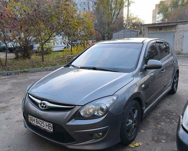 Серый Хендай i30, объемом двигателя 1.4 л и пробегом 161 тыс. км за 6400 $, фото 1 на Automoto.ua