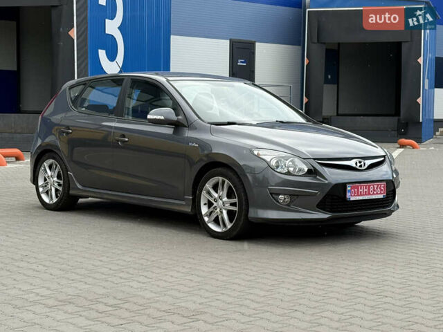 Серый Хендай i30, объемом двигателя 1.6 л и пробегом 208 тыс. км за 5950 $, фото 1 на Automoto.ua