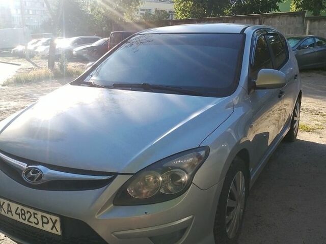 Сірий Хендай i30, об'ємом двигуна 1.4 л та пробігом 397 тис. км за 4250 $, фото 1 на Automoto.ua