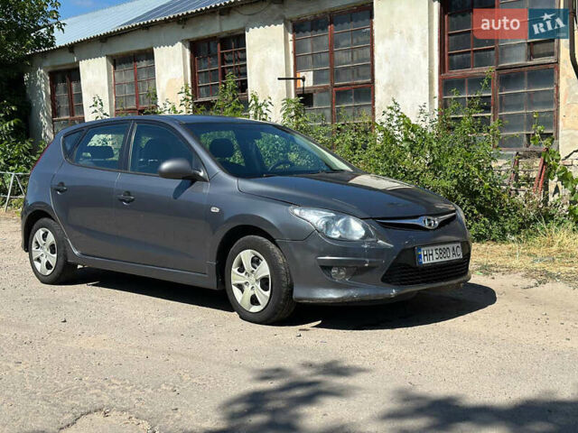 Серый Хендай i30, объемом двигателя 1.6 л и пробегом 310 тыс. км за 5200 $, фото 1 на Automoto.ua