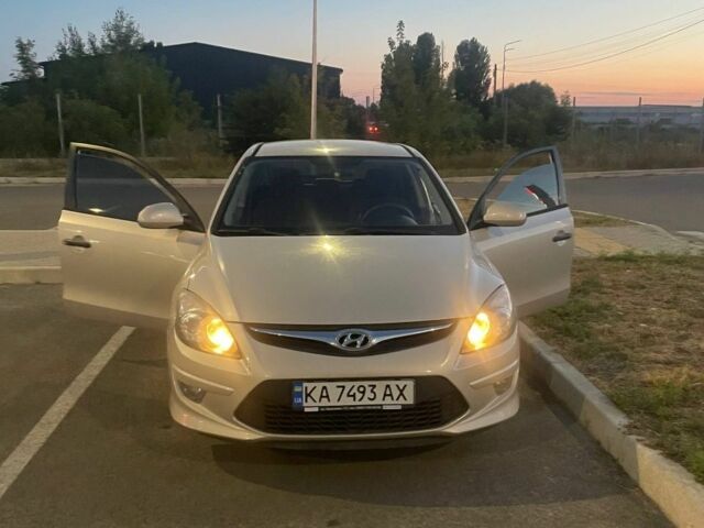 Серый Хендай i30, объемом двигателя 1.4 л и пробегом 173 тыс. км за 7027 $, фото 1 на Automoto.ua