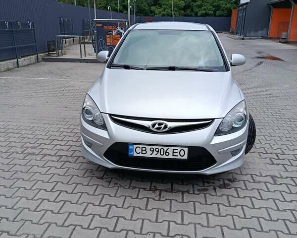 Серый Хендай i30, объемом двигателя 1.4 л и пробегом 170 тыс. км за 7000 $, фото 1 на Automoto.ua