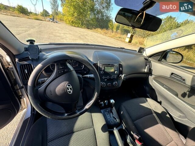 Серый Хендай i30, объемом двигателя 1.58 л и пробегом 200 тыс. км за 6300 $, фото 1 на Automoto.ua