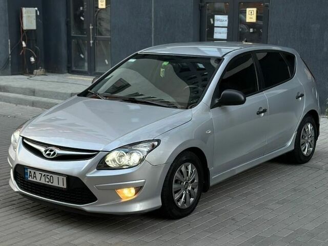 Серый Хендай i30, объемом двигателя 1.4 л и пробегом 281 тыс. км за 4750 $, фото 1 на Automoto.ua