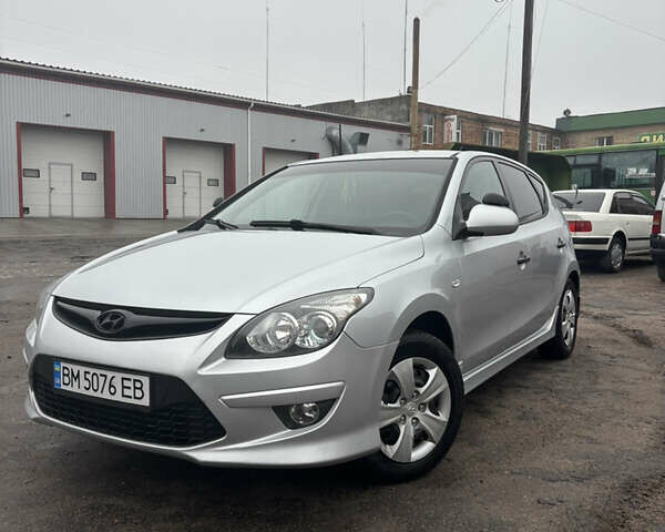 Серый Хендай i30, объемом двигателя 1.4 л и пробегом 300 тыс. км за 6200 $, фото 1 на Automoto.ua