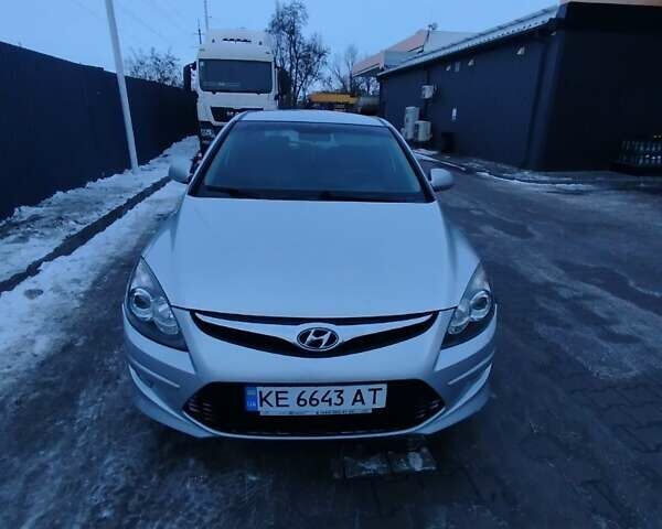 Серый Хендай i30, объемом двигателя 1.4 л и пробегом 296 тыс. км за 5000 $, фото 1 на Automoto.ua
