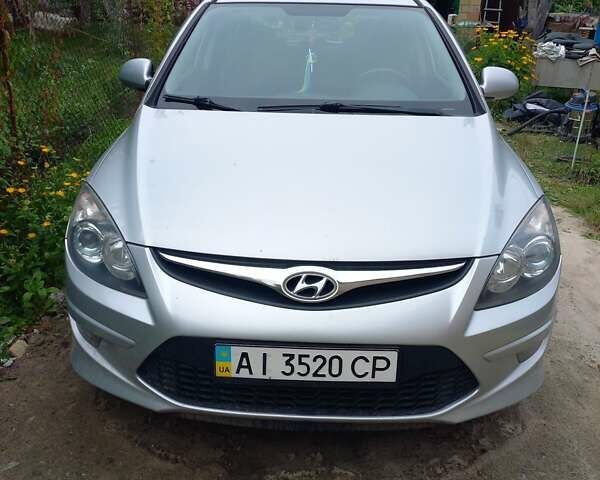 Серый Хендай i30, объемом двигателя 1.6 л и пробегом 168 тыс. км за 7000 $, фото 1 на Automoto.ua