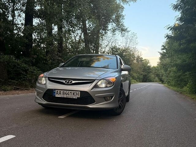 Серый Хендай i30, объемом двигателя 1.4 л и пробегом 333 тыс. км за 5050 $, фото 1 на Automoto.ua