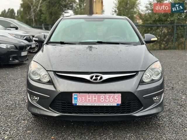 Серый Хендай i30, объемом двигателя 1.6 л и пробегом 208 тыс. км за 6300 $, фото 1 на Automoto.ua