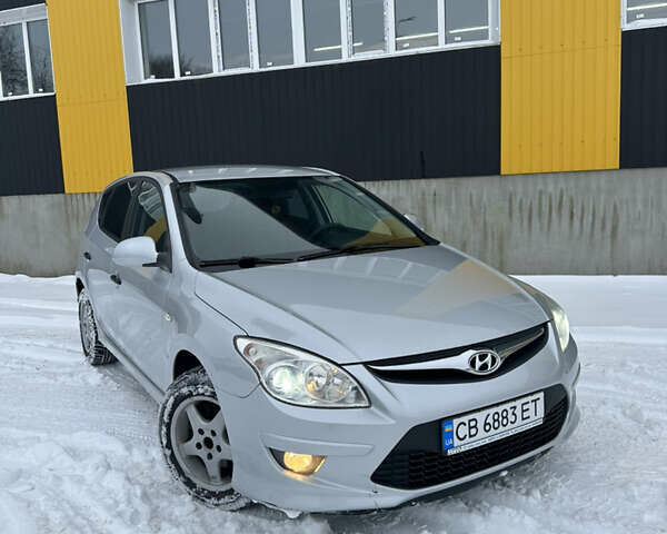 Серый Хендай i30, объемом двигателя 1.58 л и пробегом 229 тыс. км за 7999 $, фото 1 на Automoto.ua