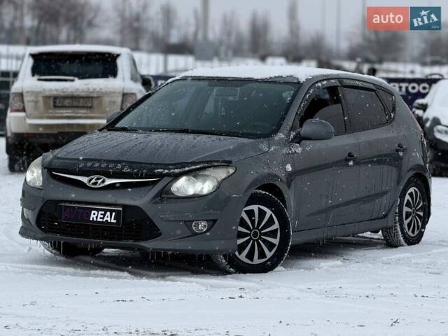 Сірий Хендай i30, об'ємом двигуна 1.59 л та пробігом 184 тис. км за 7500 $, фото 1 на Automoto.ua
